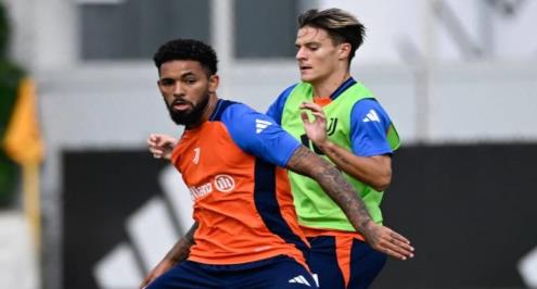 تقارير: يوفنتوس يفاوض السيتي واليونايتد لبيع ثنائي الوسط